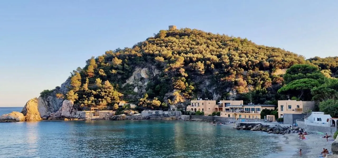 Al Bastione del Borgo Saraceno, Varigotti 0*,