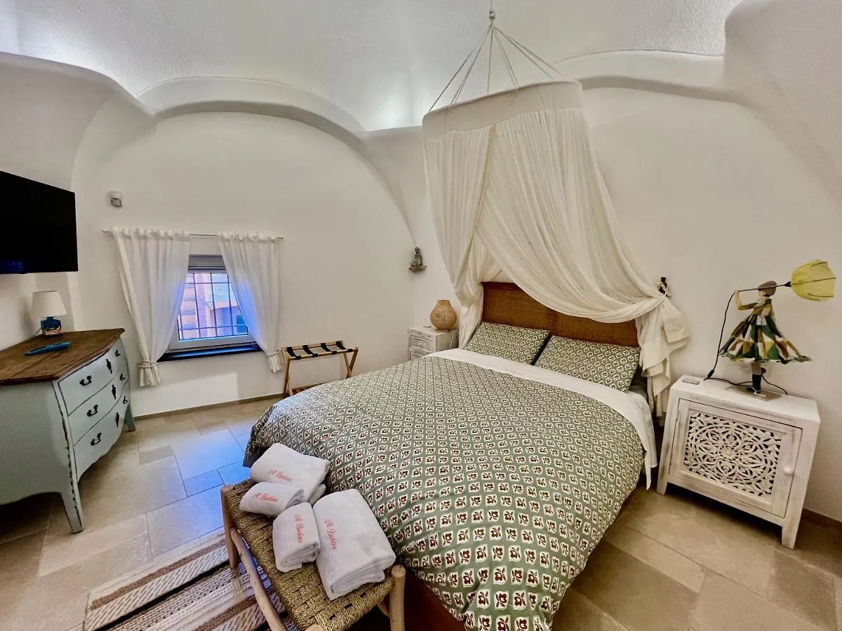 Al Bastione del Borgo Saraceno, Varigotti 0*,  Italia